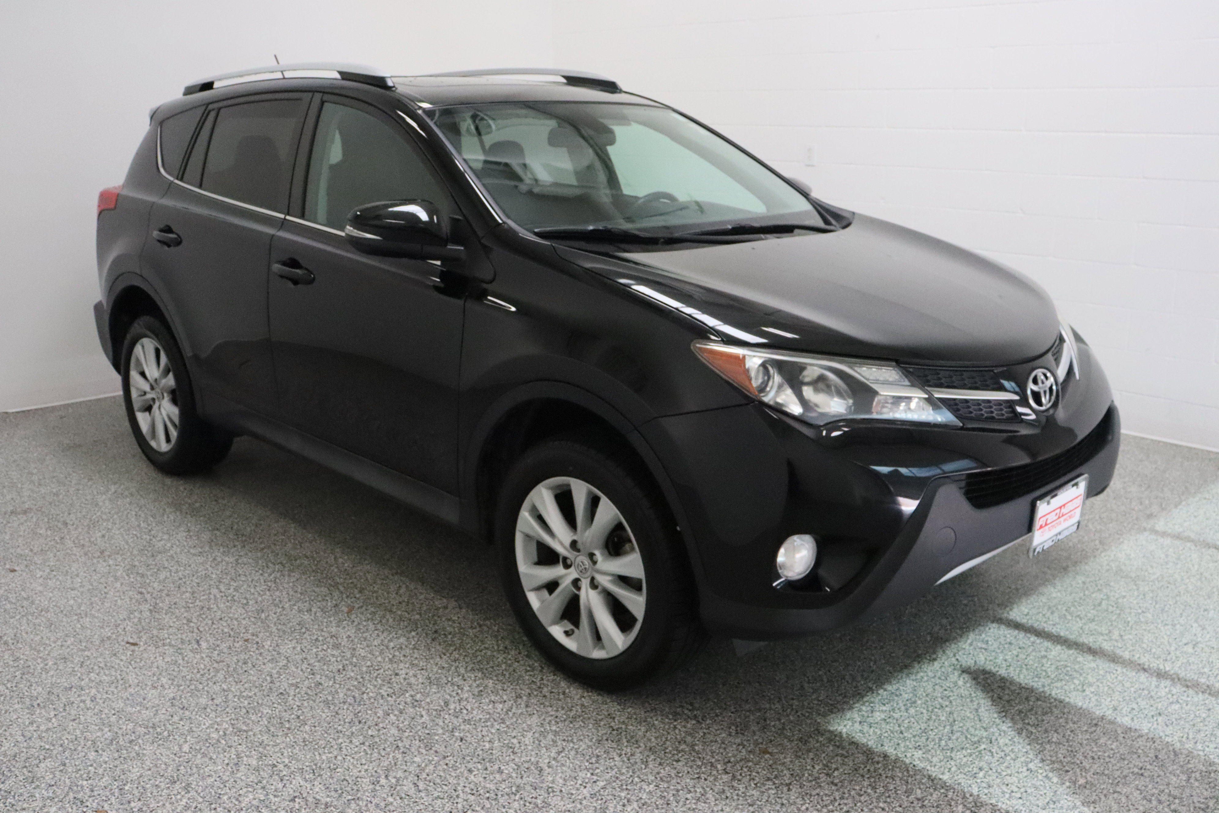 Used 2015 Toyota RAV4 Limited w/ Technology Package FWD image 4