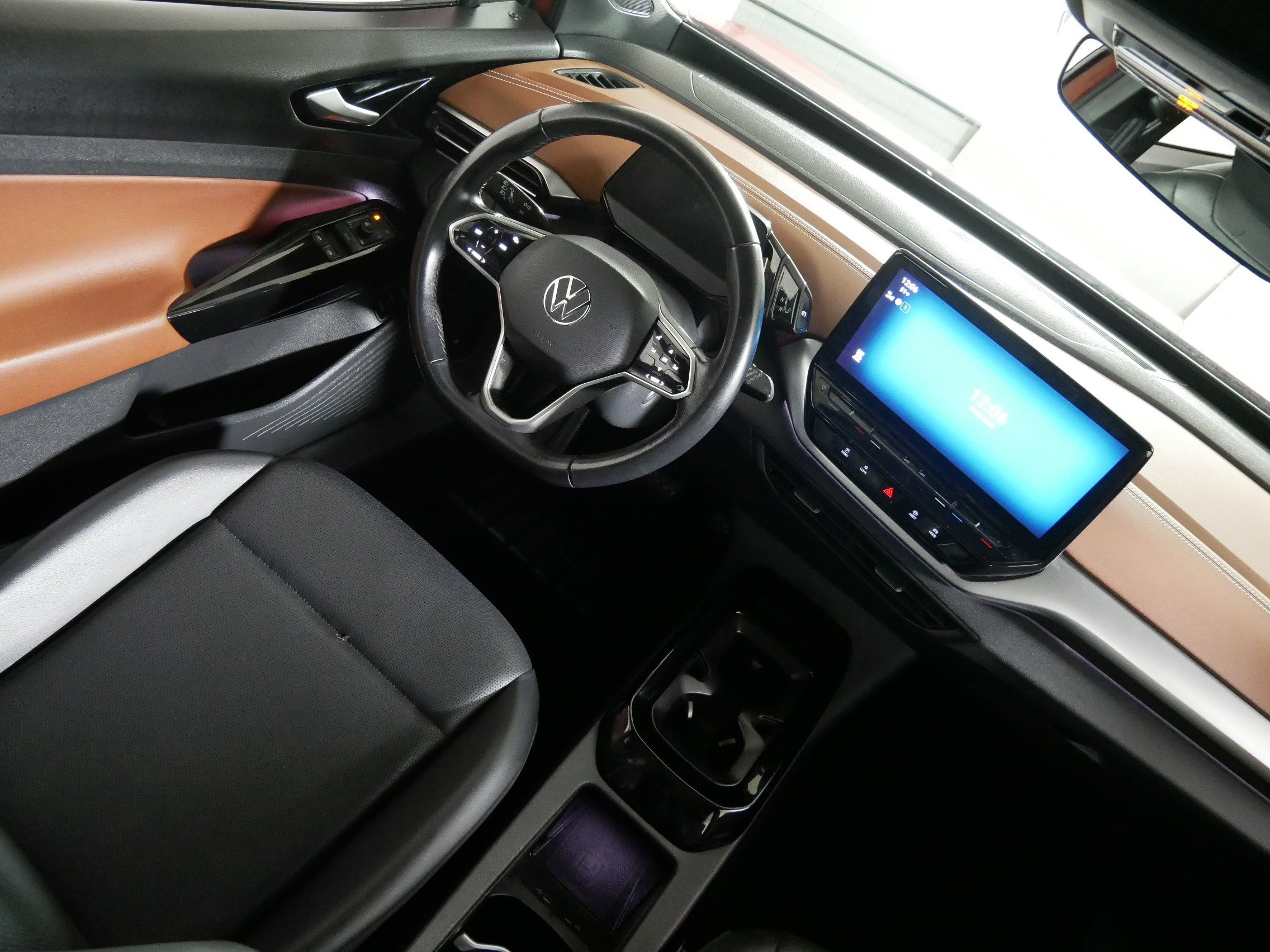 Certified 2021 Volkswagen ID.4 Pro S w/ Gradient Package image 9