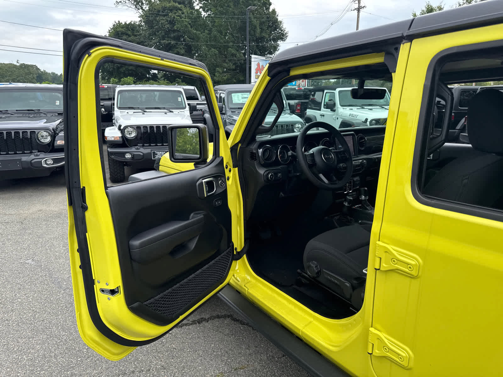 New 2023 Jeep Wrangler Unlimited Sport image 11