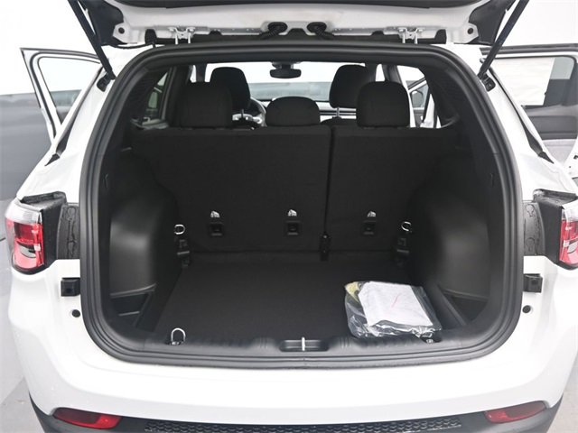 Used 2025 Jeep Compass Sport w/ Mopar Graphics Package image 18