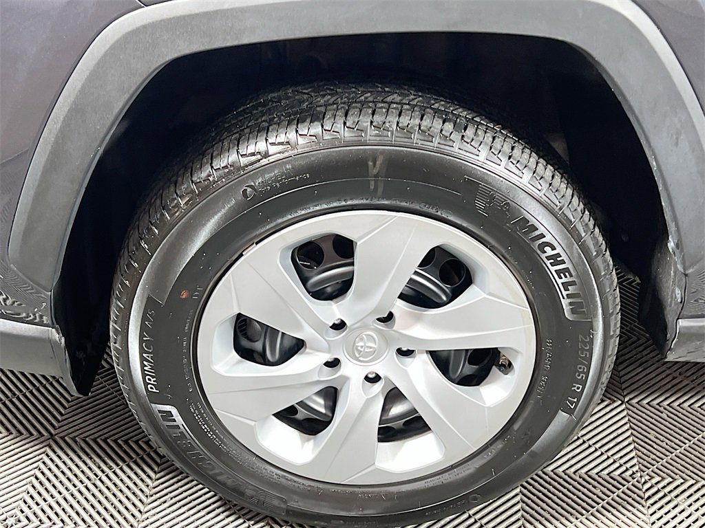 Certified 2025 Toyota RAV4 LE image 28