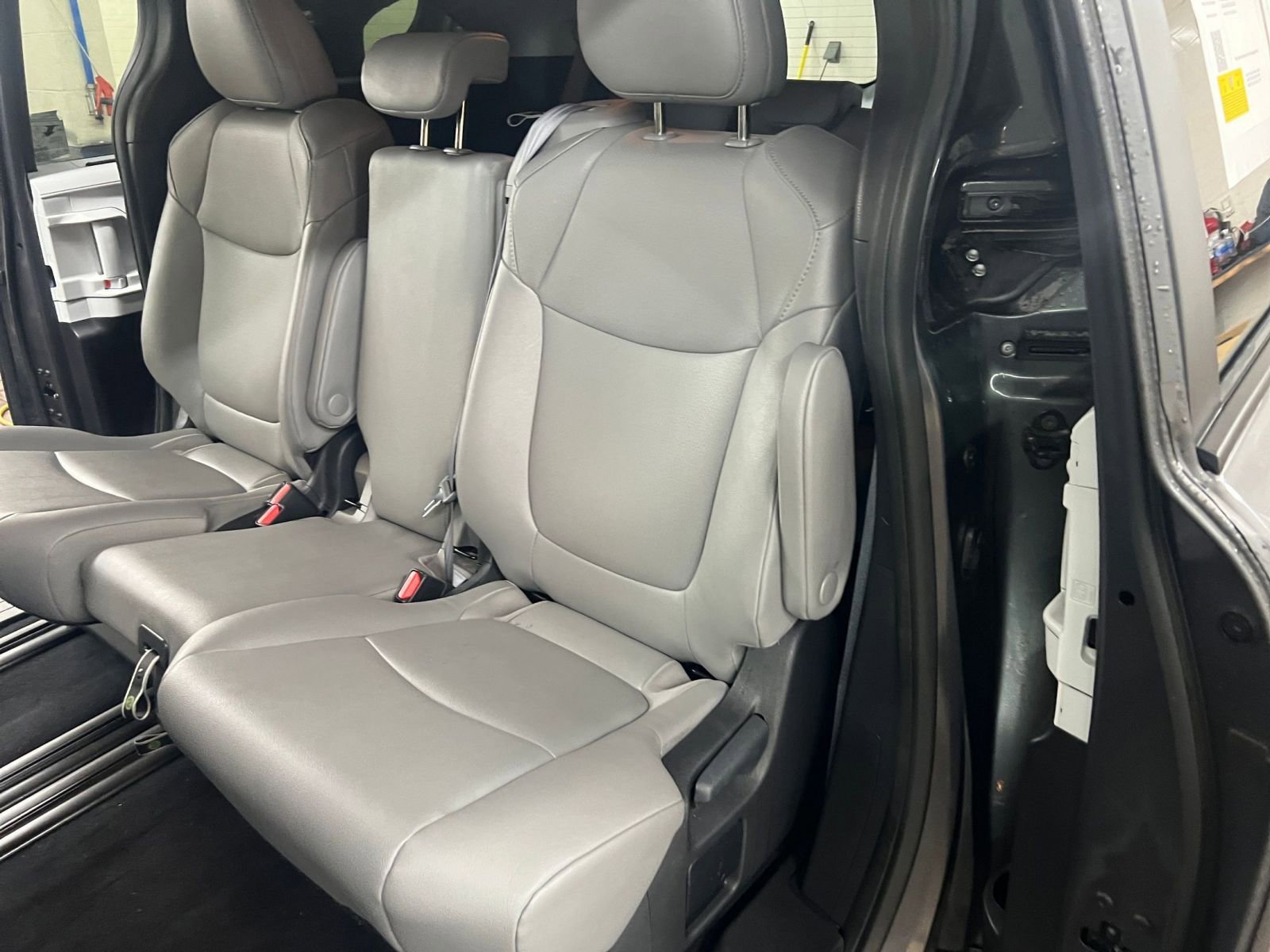 Used 2025 Toyota Sienna XLE image 36