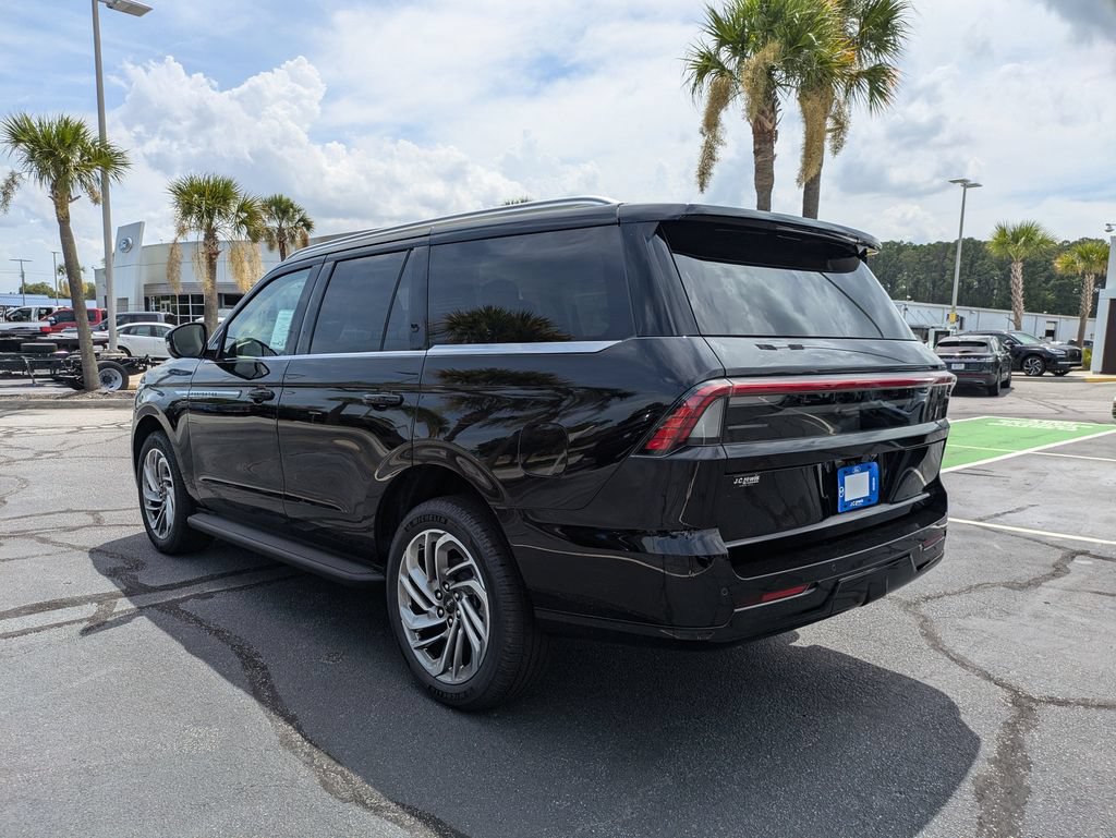 New 2027 Lincoln Navigator Premiere RWD image 6