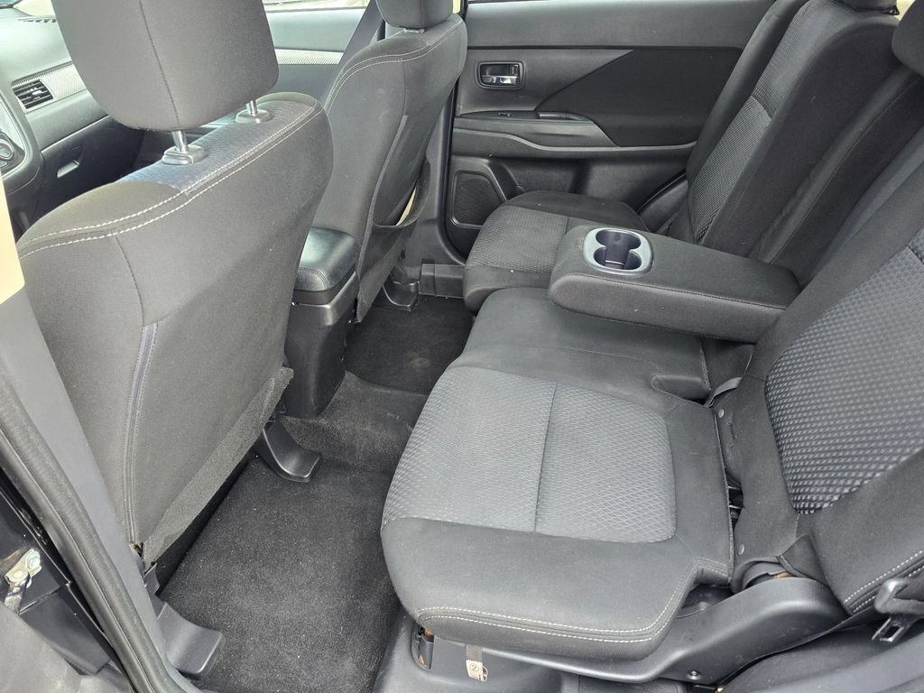 Used 2018 Mitsubishi Outlander ES FWD image 18