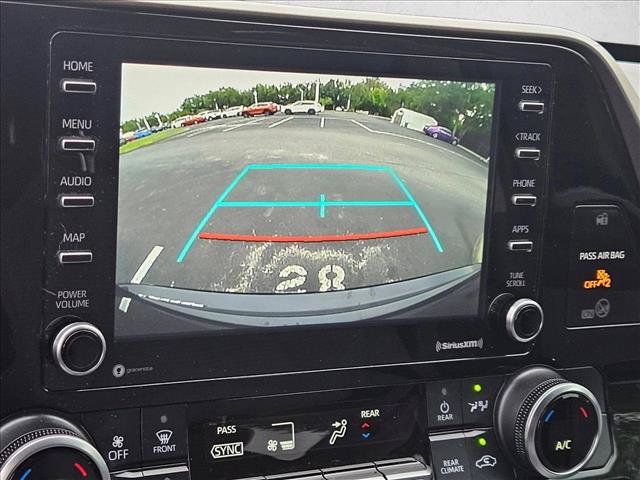 Used 2021 Toyota Highlander L FWD image 12