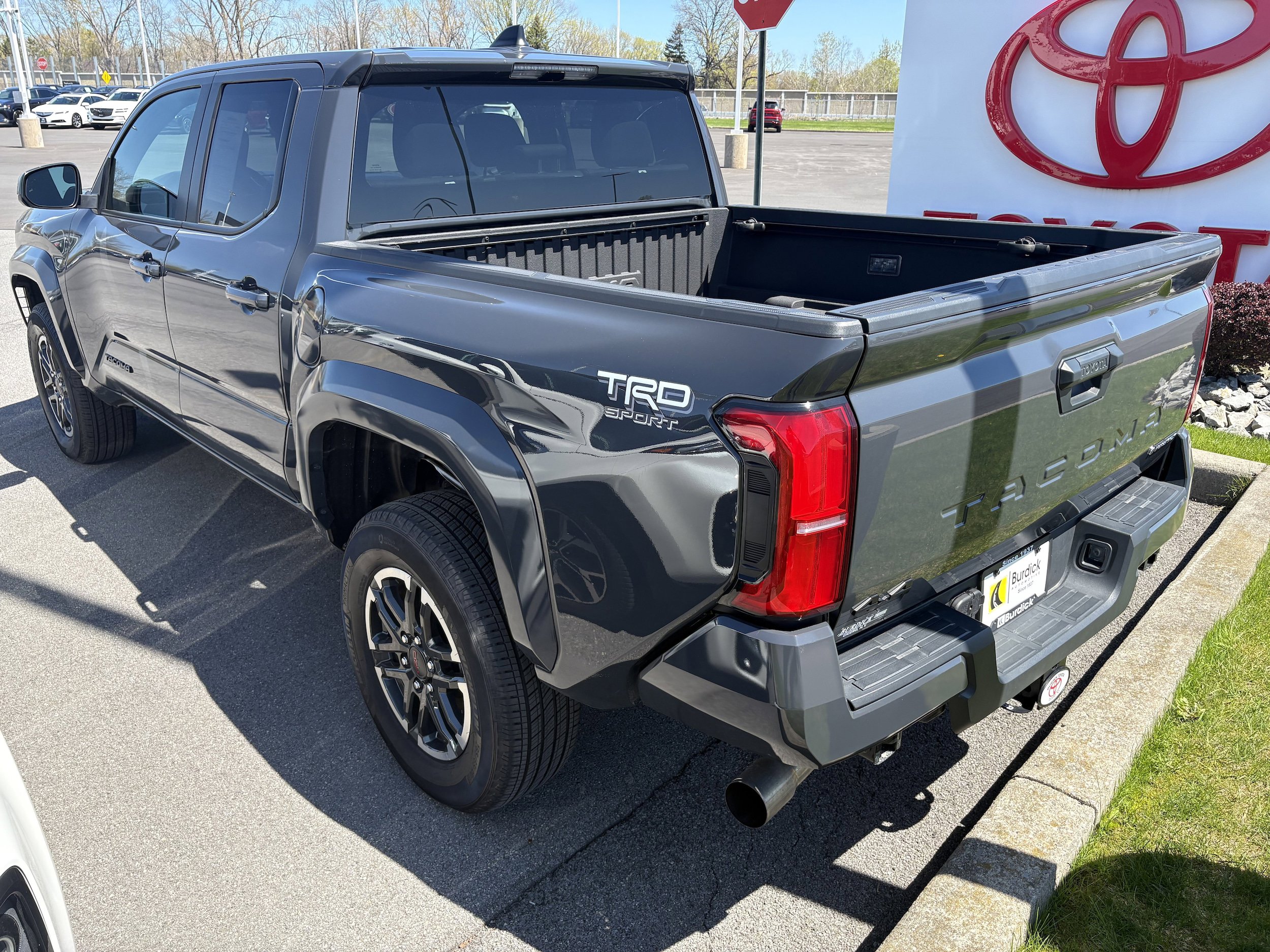 Used 2025 Toyota Tacoma TRD Sport AWD/4WD image 6