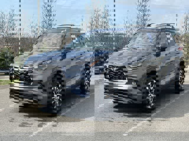 Used 2023 Toyota Highlander XLE