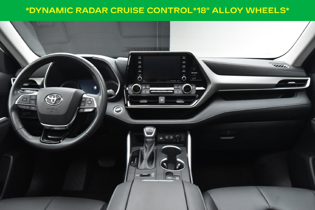 Used 2020 Toyota Highlander XLE AWD/4WD image 3