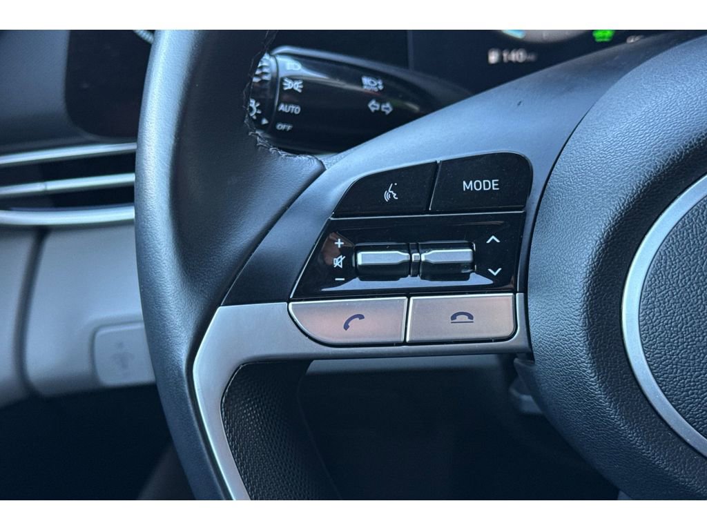 Used 2023 Hyundai Elantra Limited image 25