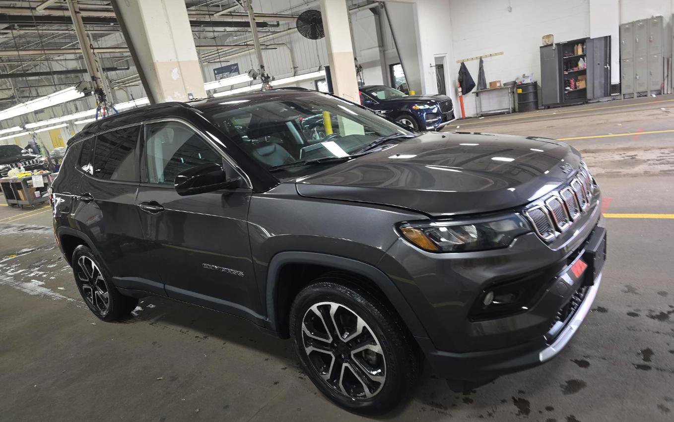 Used 2022 Jeep Compass Limited image 3
