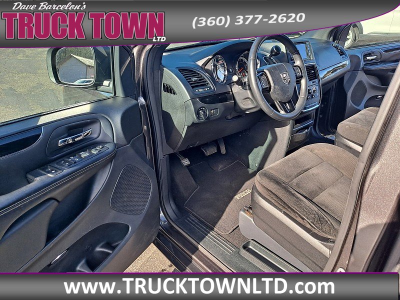 Used 2016 Dodge Grand Caravan SE image 13
