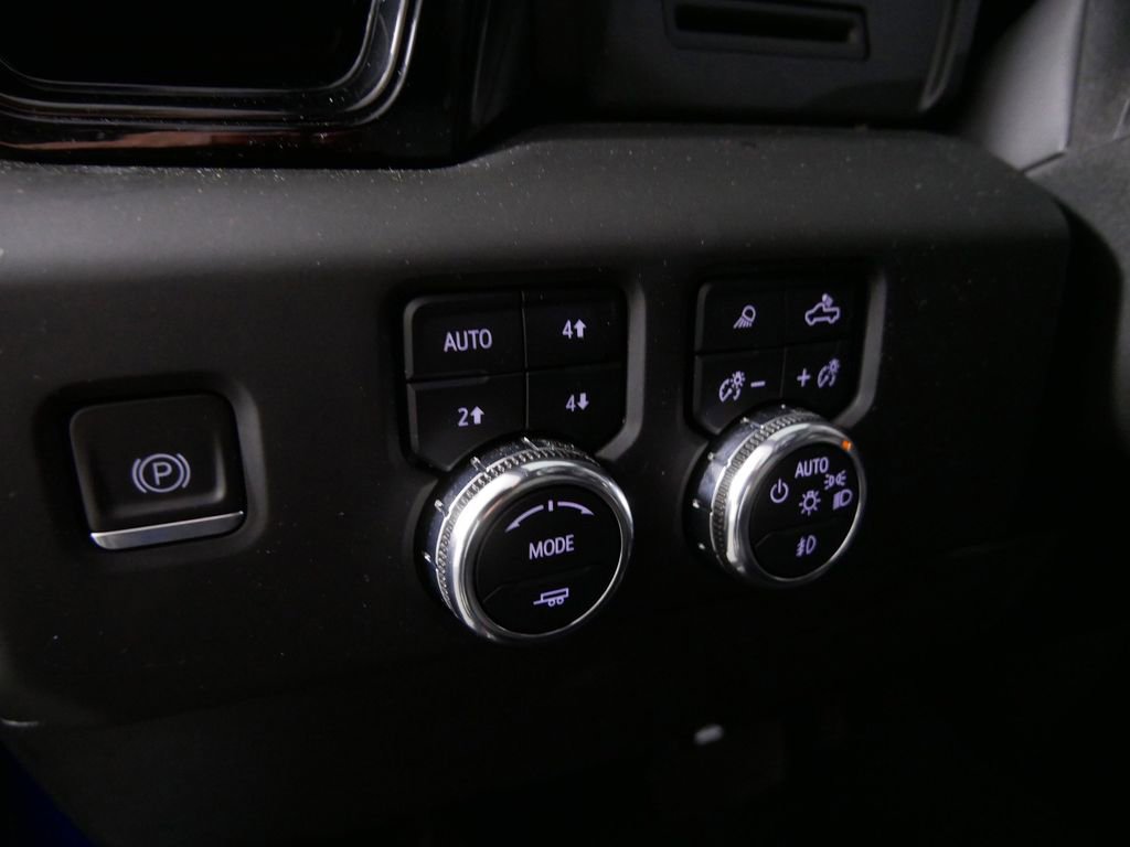 Used 2023 GMC Sierra 1500 AT4 w/ AT4 Preferred Package image 18