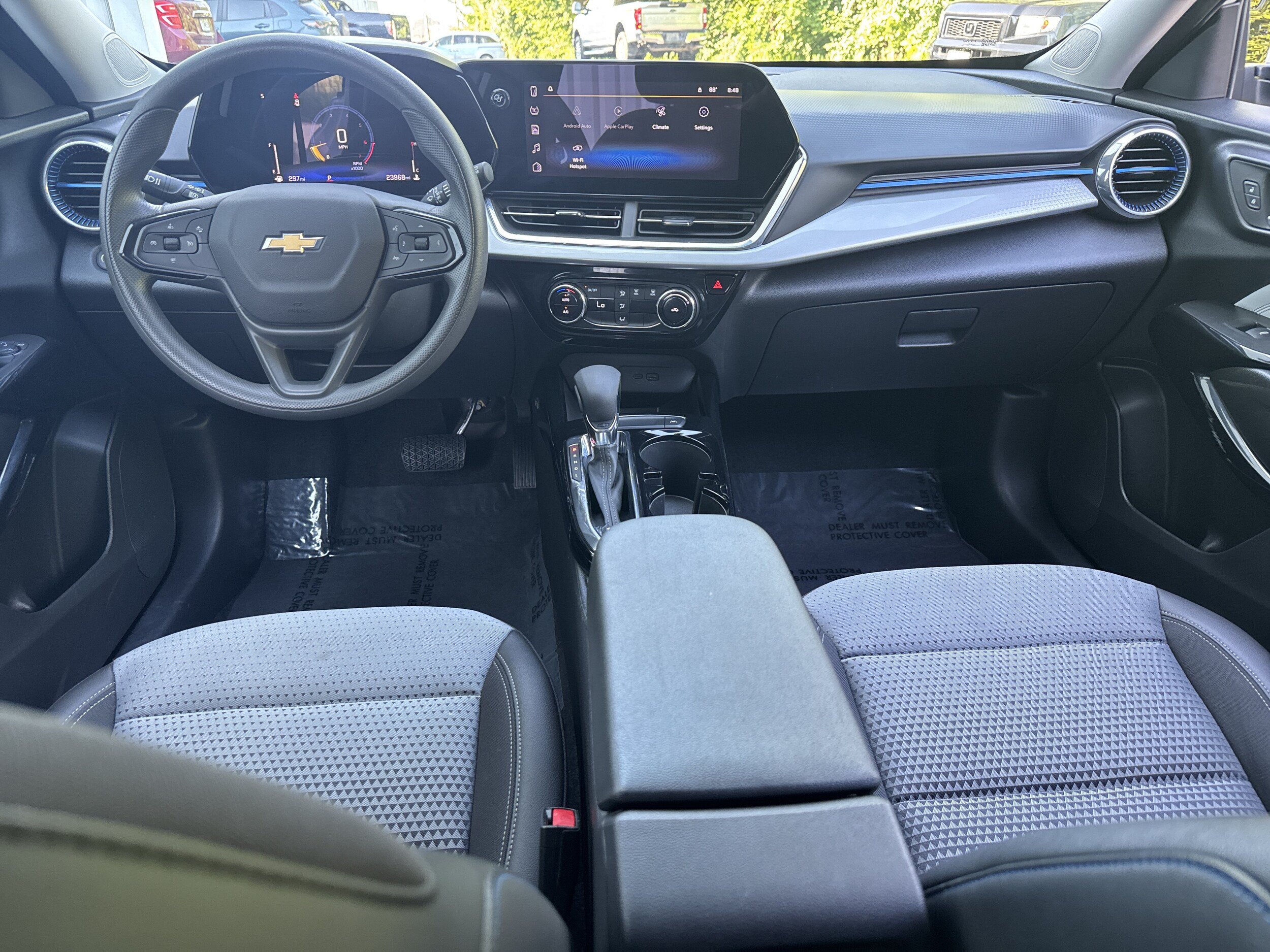 Used 2025 Chevrolet Trax LT FWD image 13