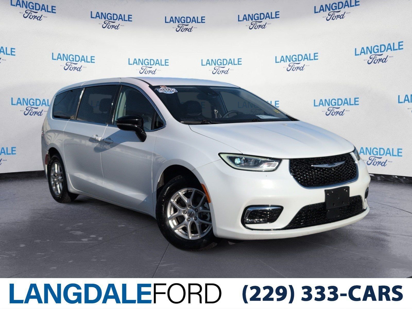 Used 2024 Chrysler Pacifica Touring-L