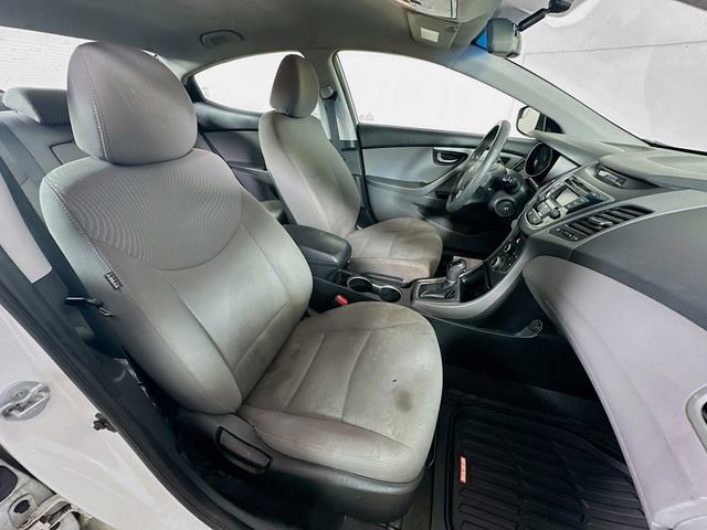 Used 2014 Hyundai Elantra SE image 25