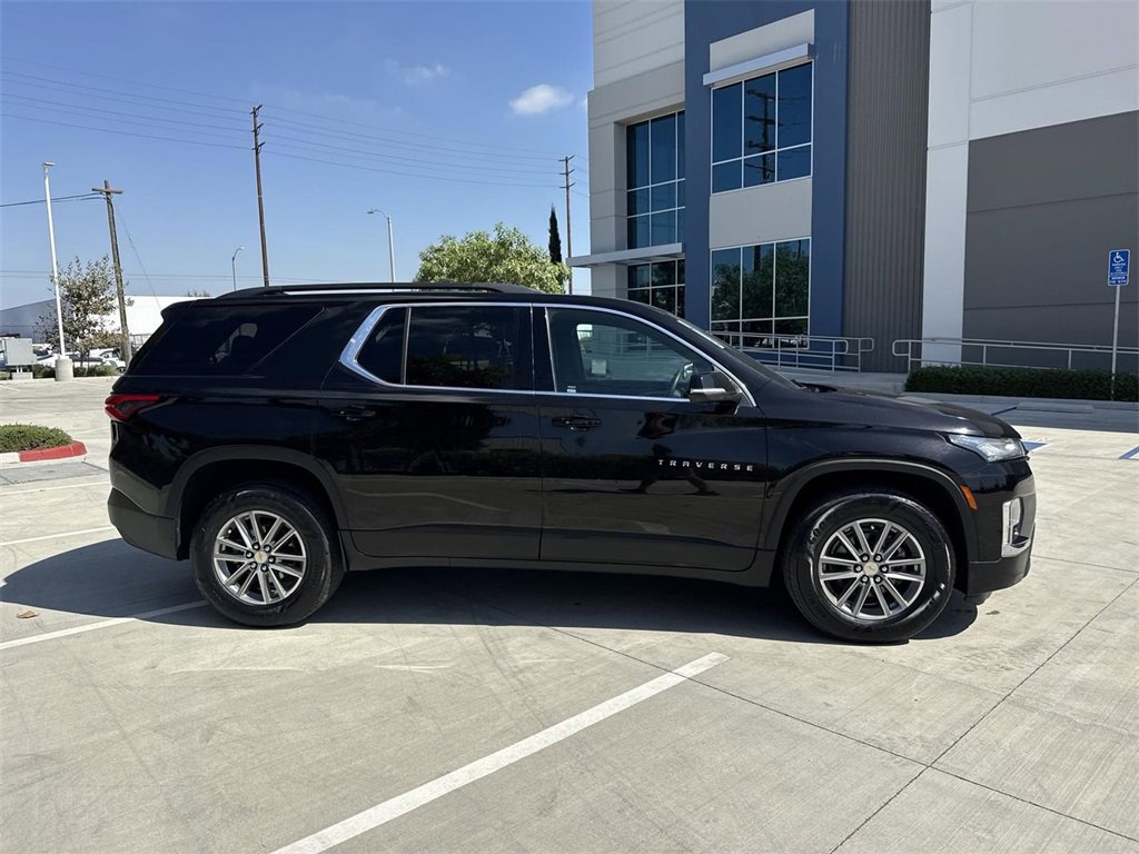 Used 2023 Chevrolet Traverse LT image 2
