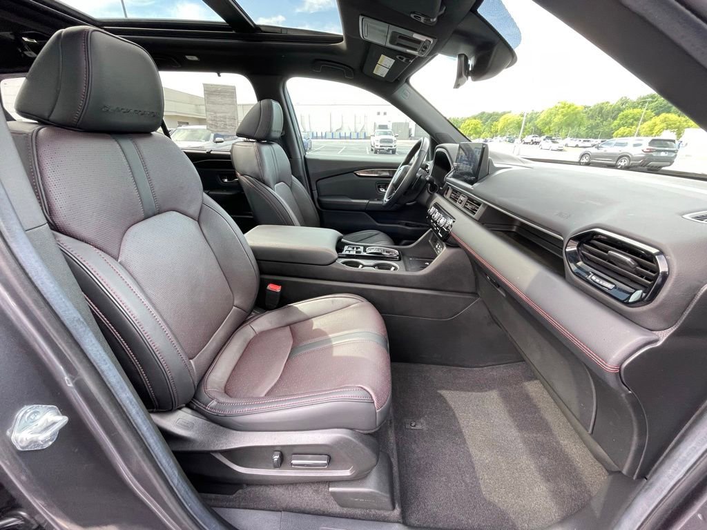 Used 2025 Honda Pilot Black Edition image 36