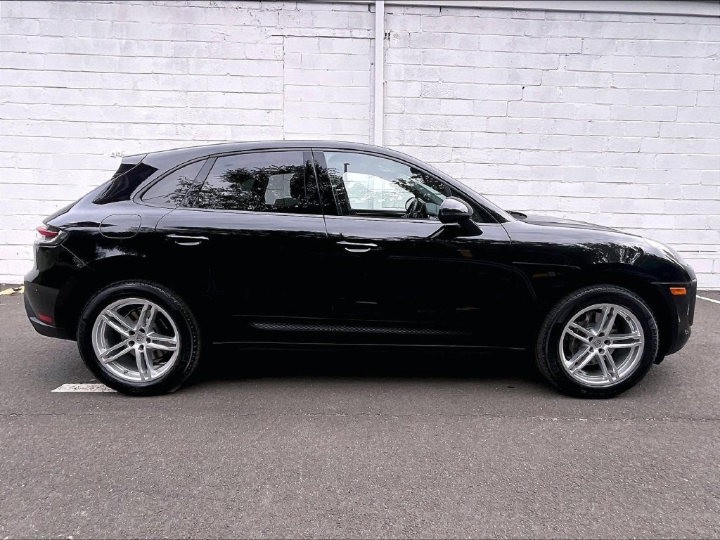 Certified 2023 Porsche Macan AWD/4WD image 6