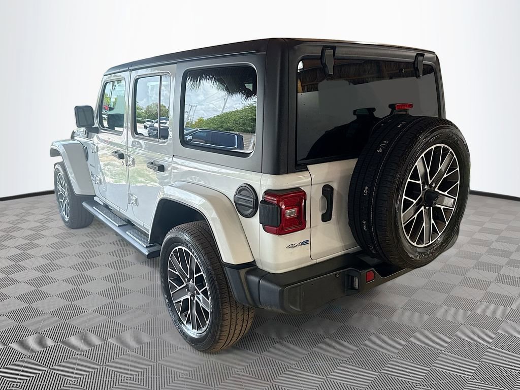 Used 2023 Jeep Wrangler Unlimited Sahara w/ Cold Weather Group AWD/4WD image 8