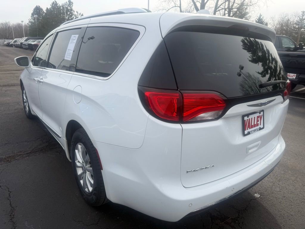 Used 2018 Chrysler Pacifica Touring-L image 5
