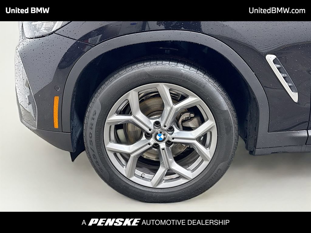 Used 2025 BMW X4 xDrive30i AWD/4WD image 2