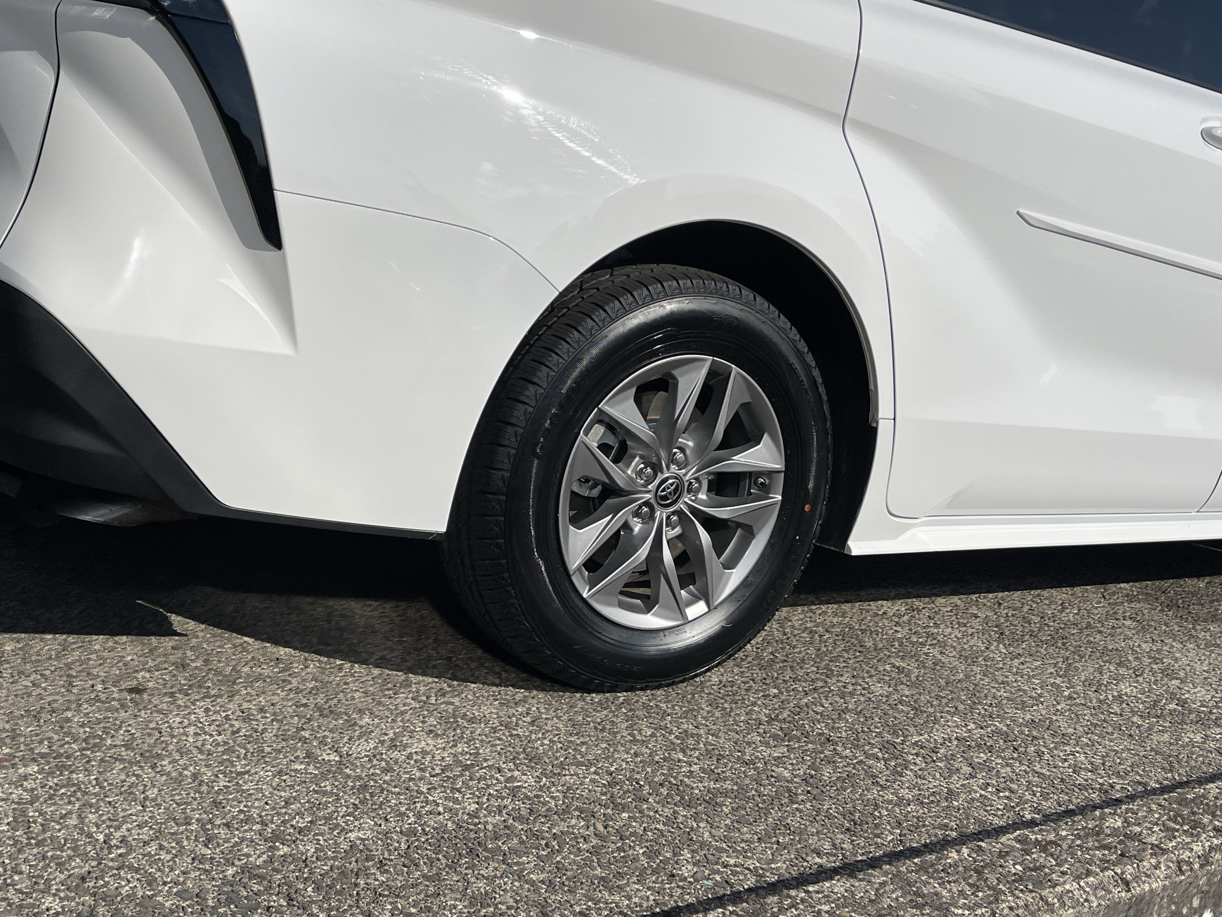 Certified 2024 Toyota Sienna LE AWD/4WD image 8