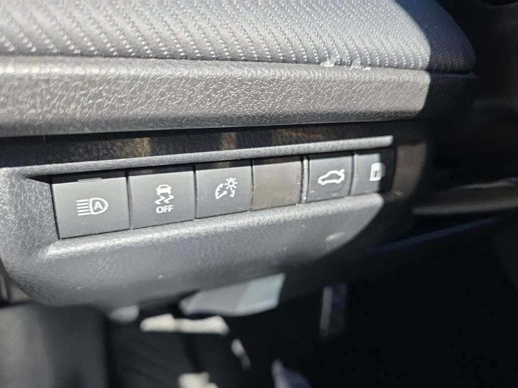 Used 2025 Toyota Camry SE FWD image 18