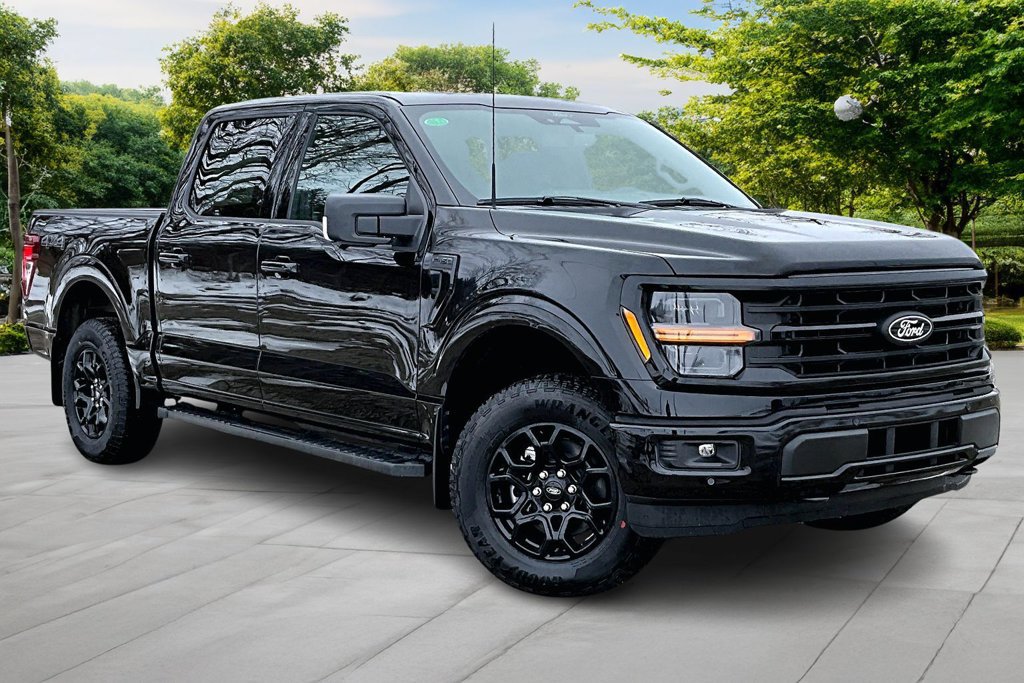 New 2026 Ford F150 XLT w/ Equipment Group 302A MID