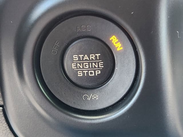 Used 2018 Jeep Wrangler Unlimited Sahara w/ Safety Group image 19