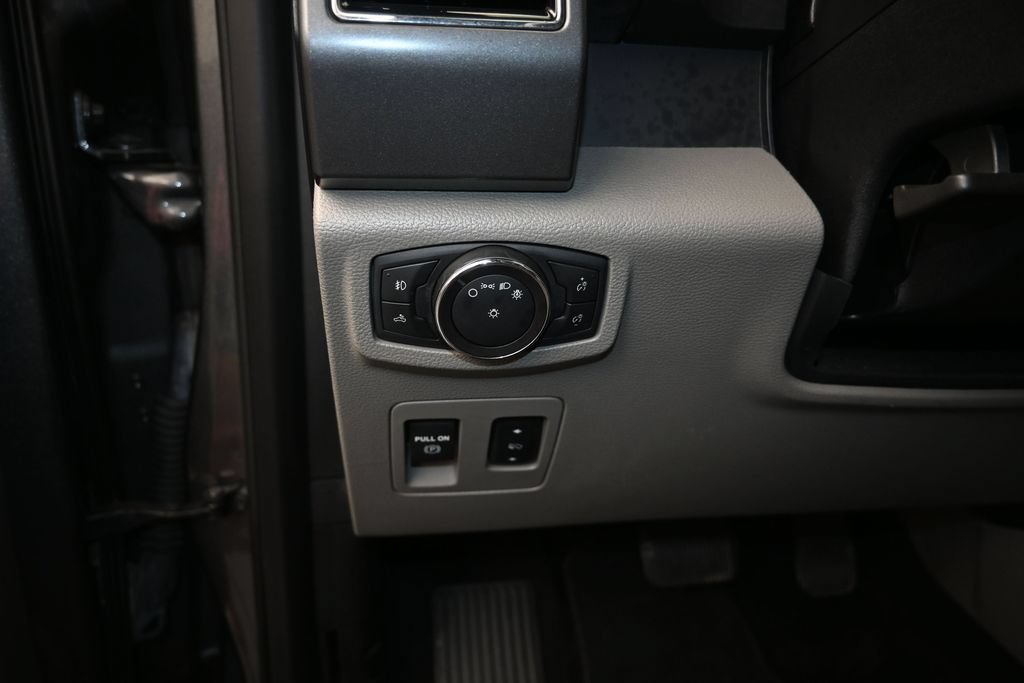 Used 2018 Ford F150 XLT w/ Equipment Group 302A Luxury RWD image 12
