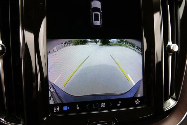 Used 2023 Volvo XC60 B5 Plus image 38