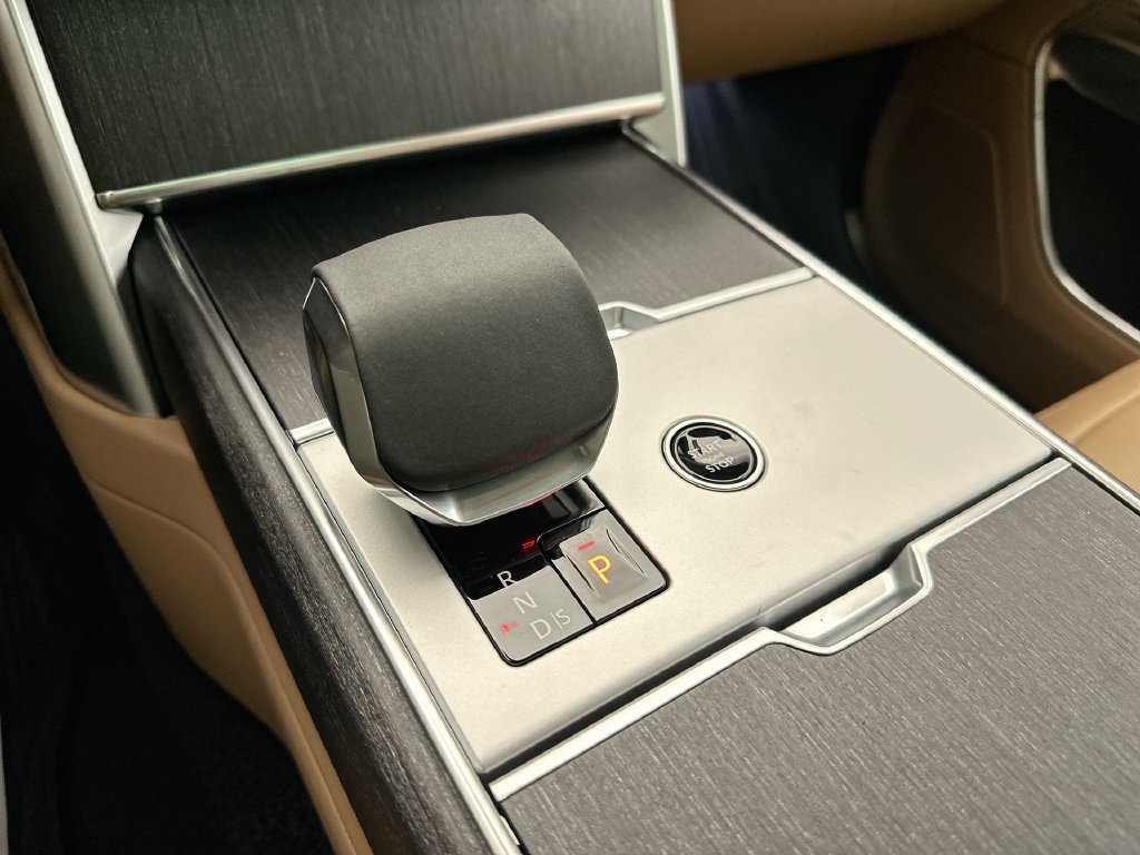 New 2025 Land Rover Range Rover SE AWD/4WD image 10