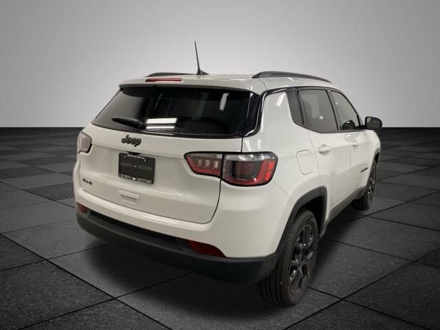 Used 2026 Jeep Compass Latitude image 6