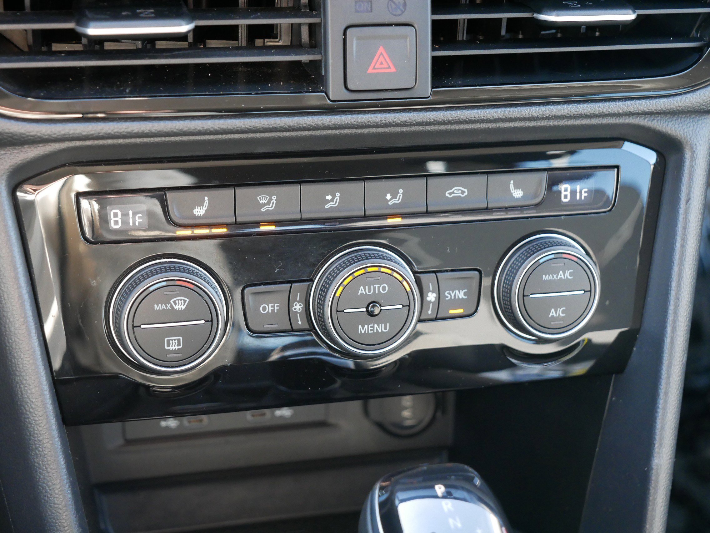 Used 2024 Volkswagen Taos SE image 23