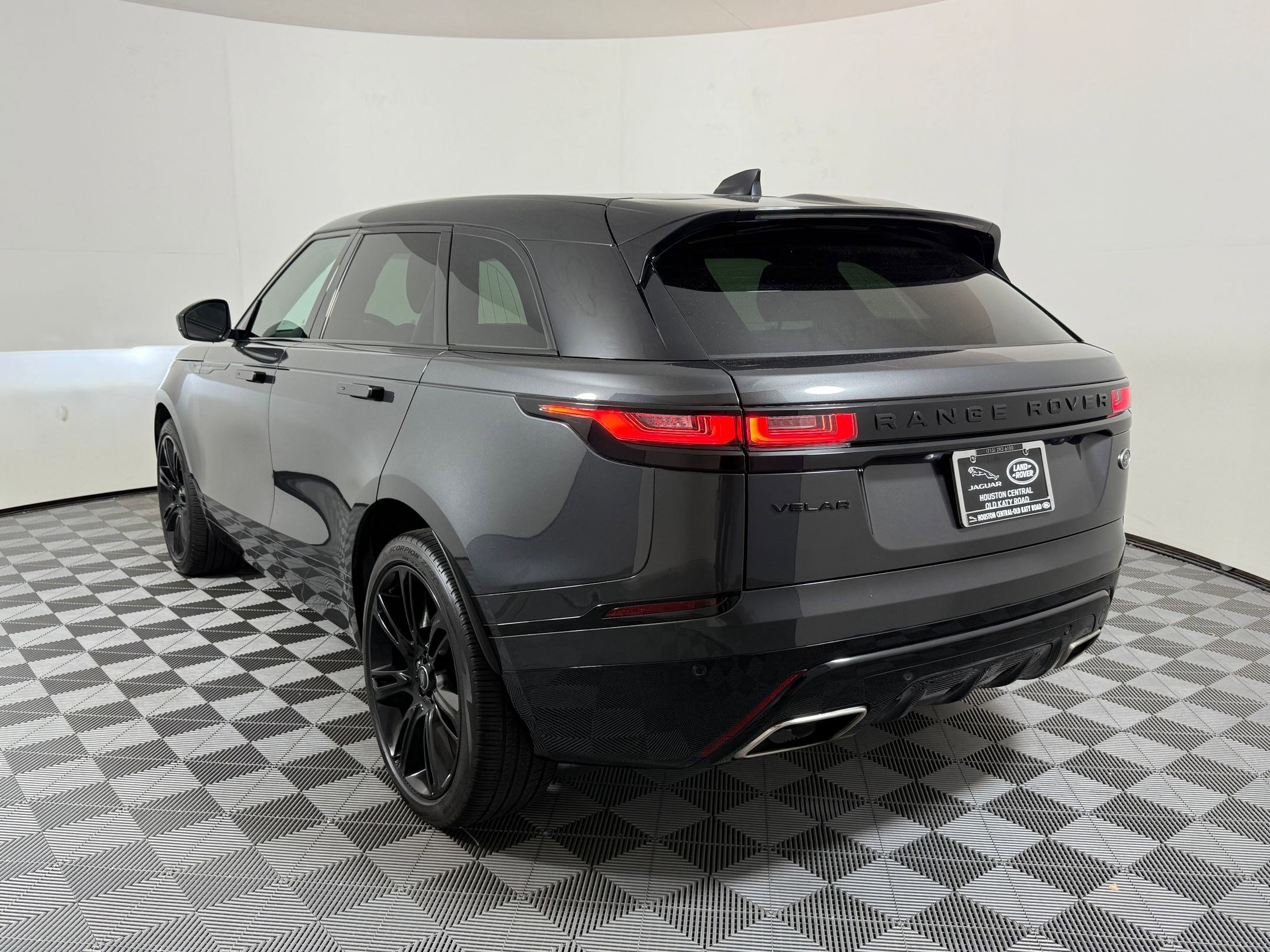 Used 2023 Land Rover Range Rover Velar R-Dynamic S image 3