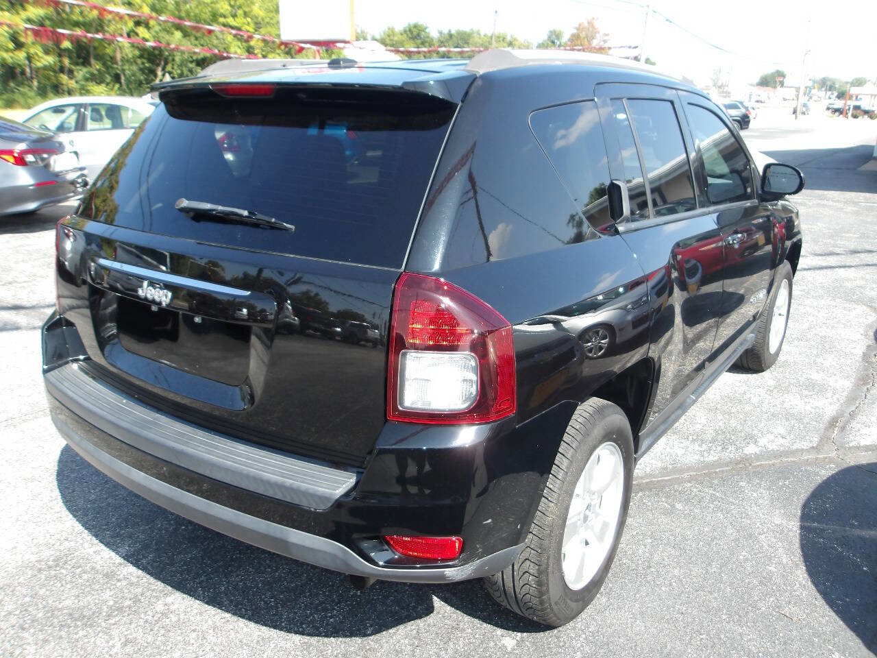 Used 2016 Jeep Compass Latitude image 8