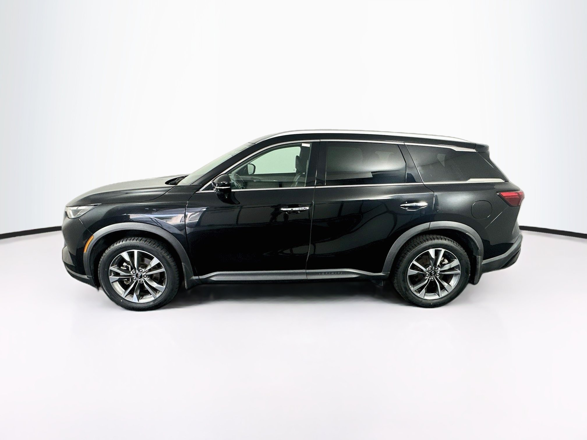 Used 2023 INFINITI QX60 Luxe w/ Performance Audio Package FWD image 4