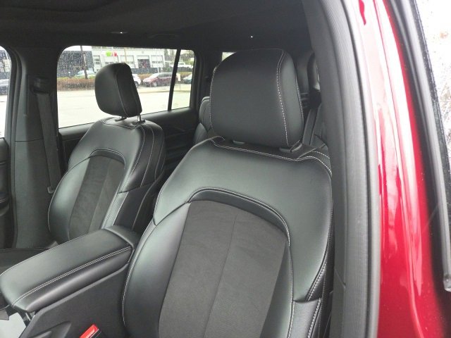 Used 2023 Jeep Grand Cherokee L Laredo image 7