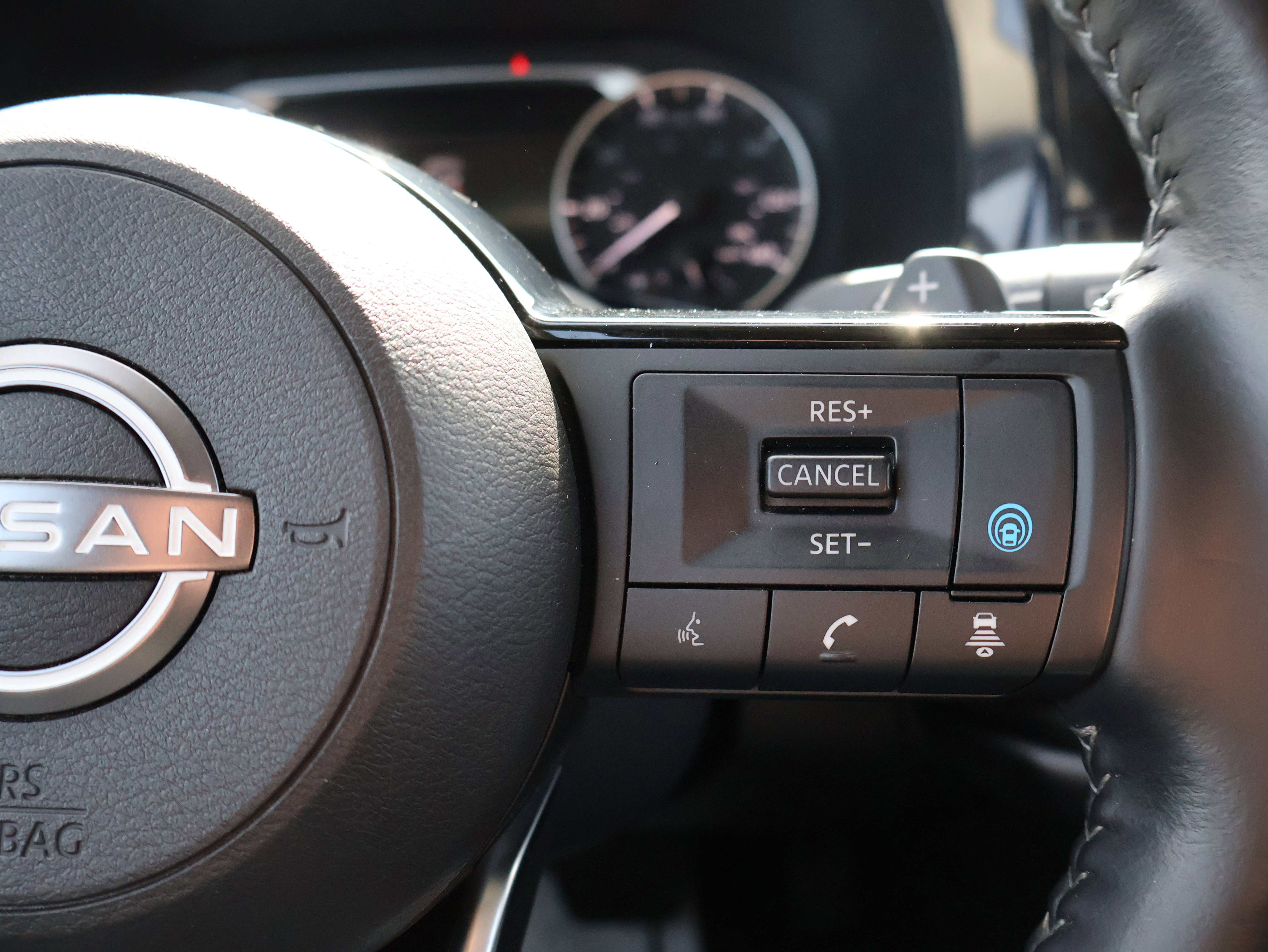 Used 2025 Nissan Pathfinder SL image 35