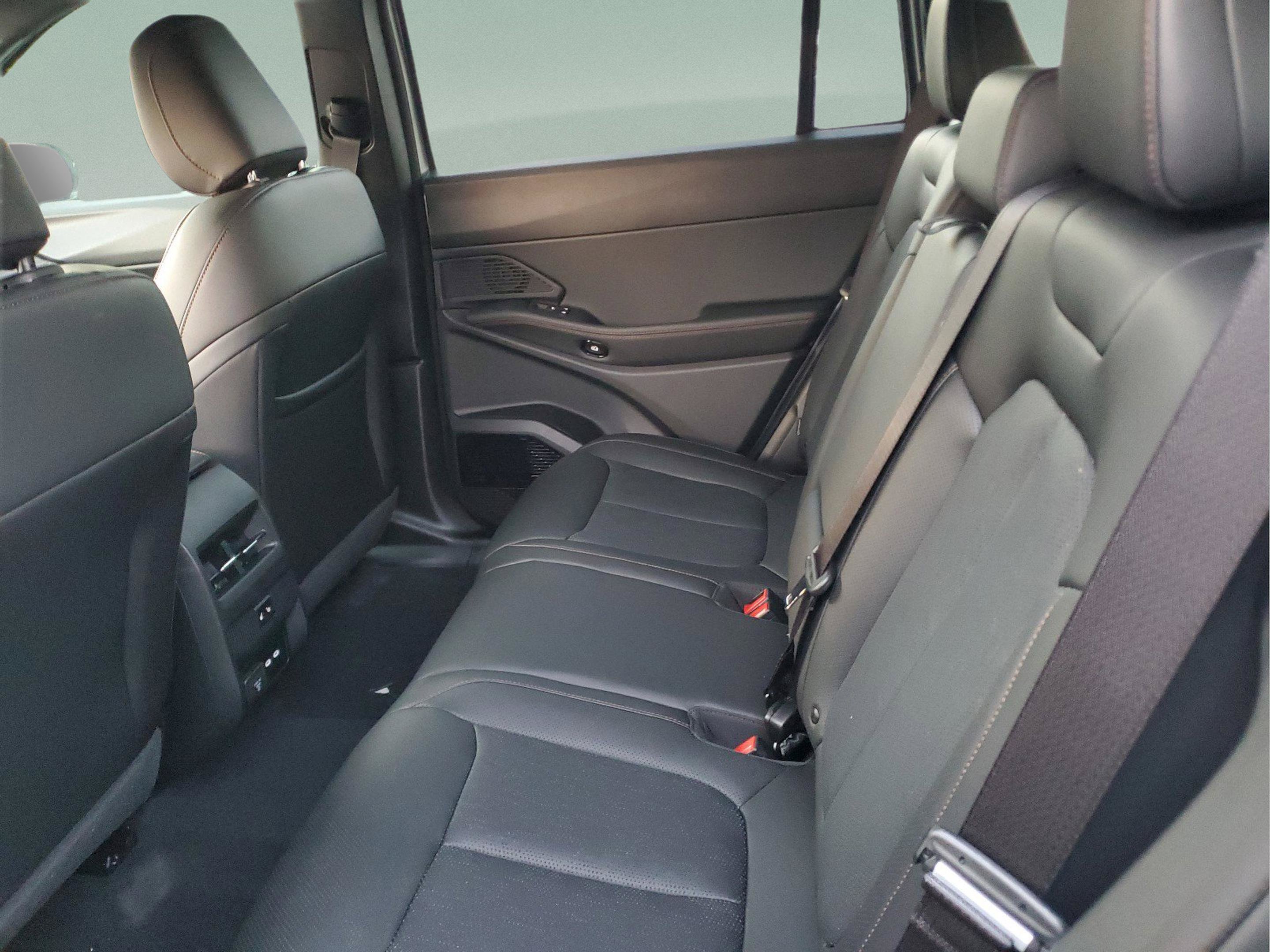 New 2026 Jeep Cherokee Overland w/ Advanced Pro Tech Group AWD/4WD image 6