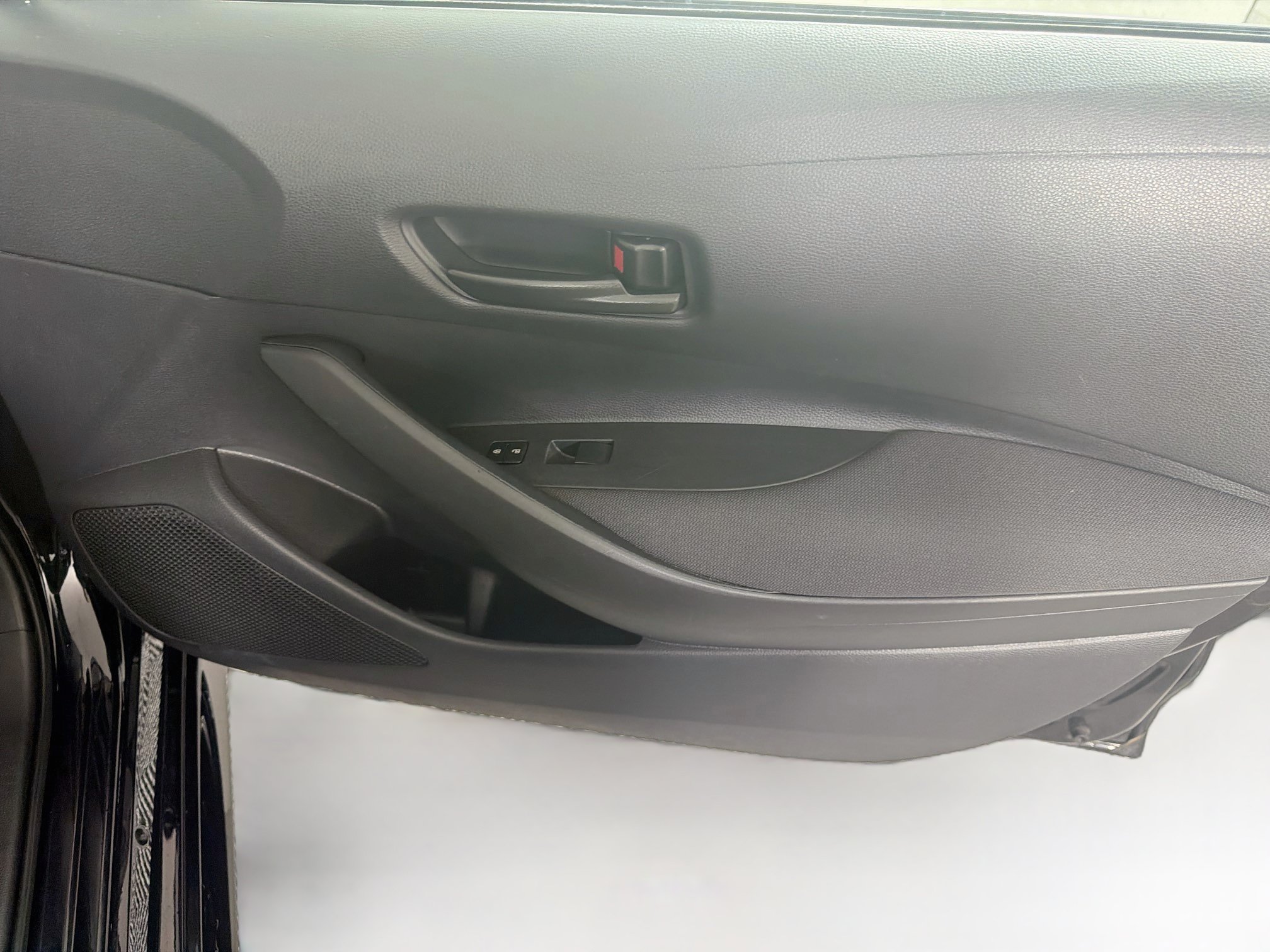 Used 2025 Toyota Corolla LE FWD image 29