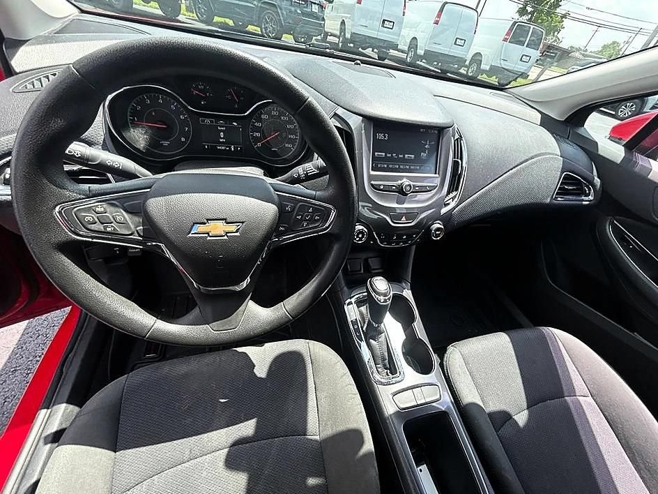 Used 2017 Chevrolet Cruze LT w/ Convenience Package FWD image 10