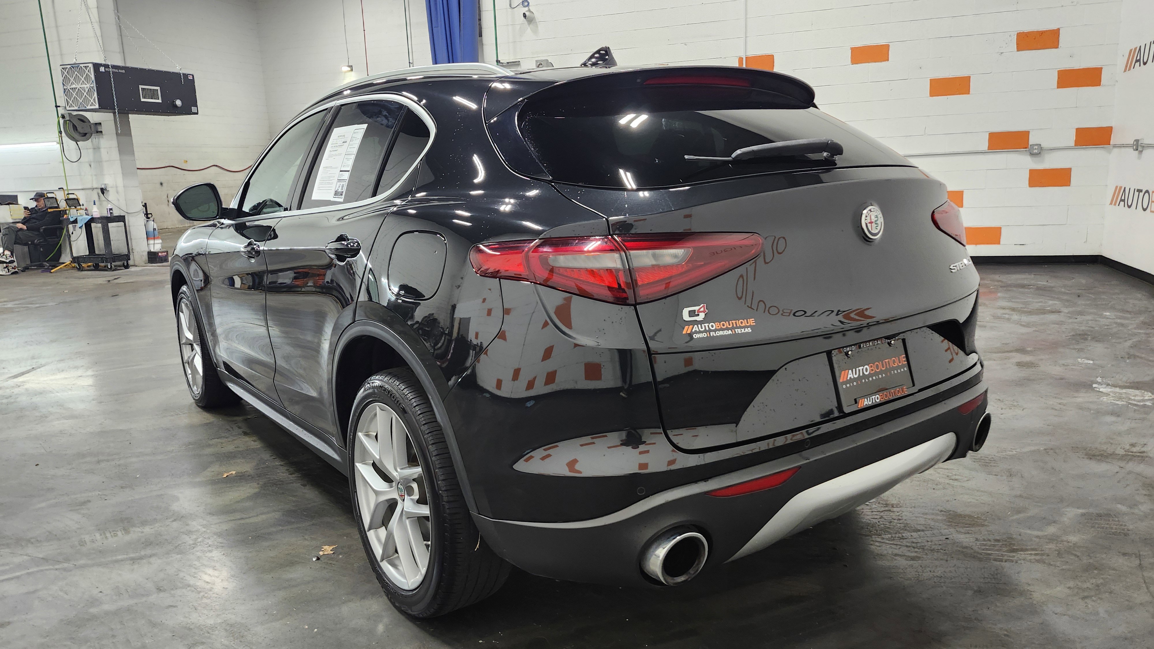 Used 2018 Alfa Romeo Stelvio AWD image 18