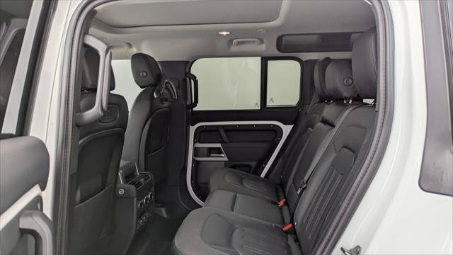 Used 2020 Land Rover Defender 110 SE AWD/4WD image 17