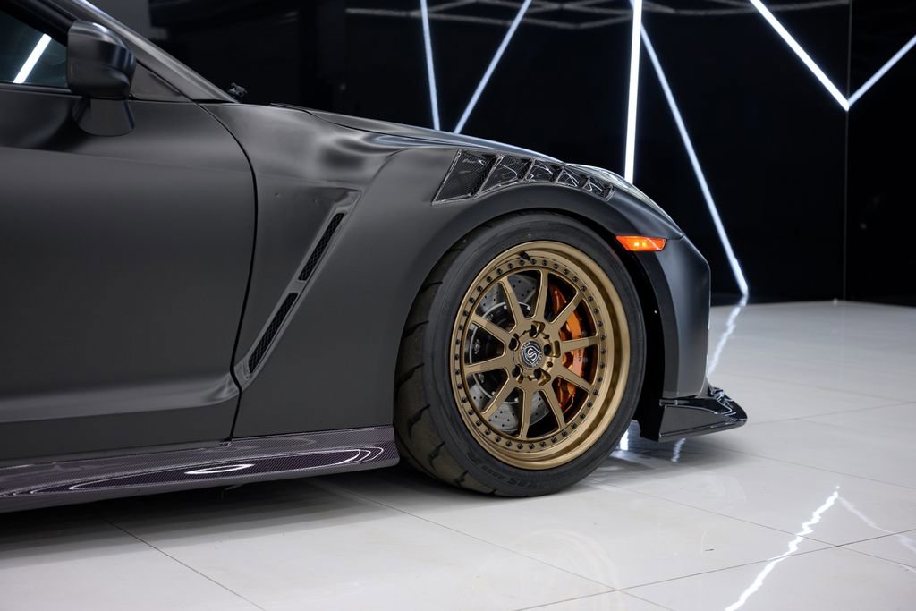 Used 2018 Nissan GT-R Premium image 12