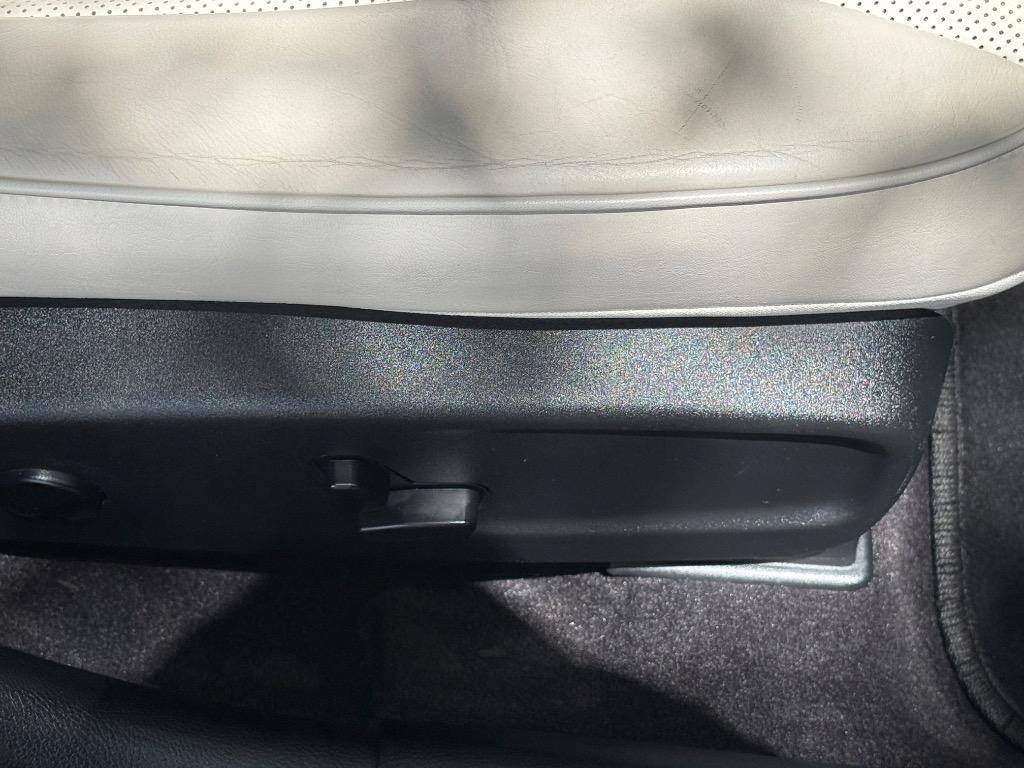 Used 2016 Chrysler 300 C w/ Safetytec Plus Group image 17