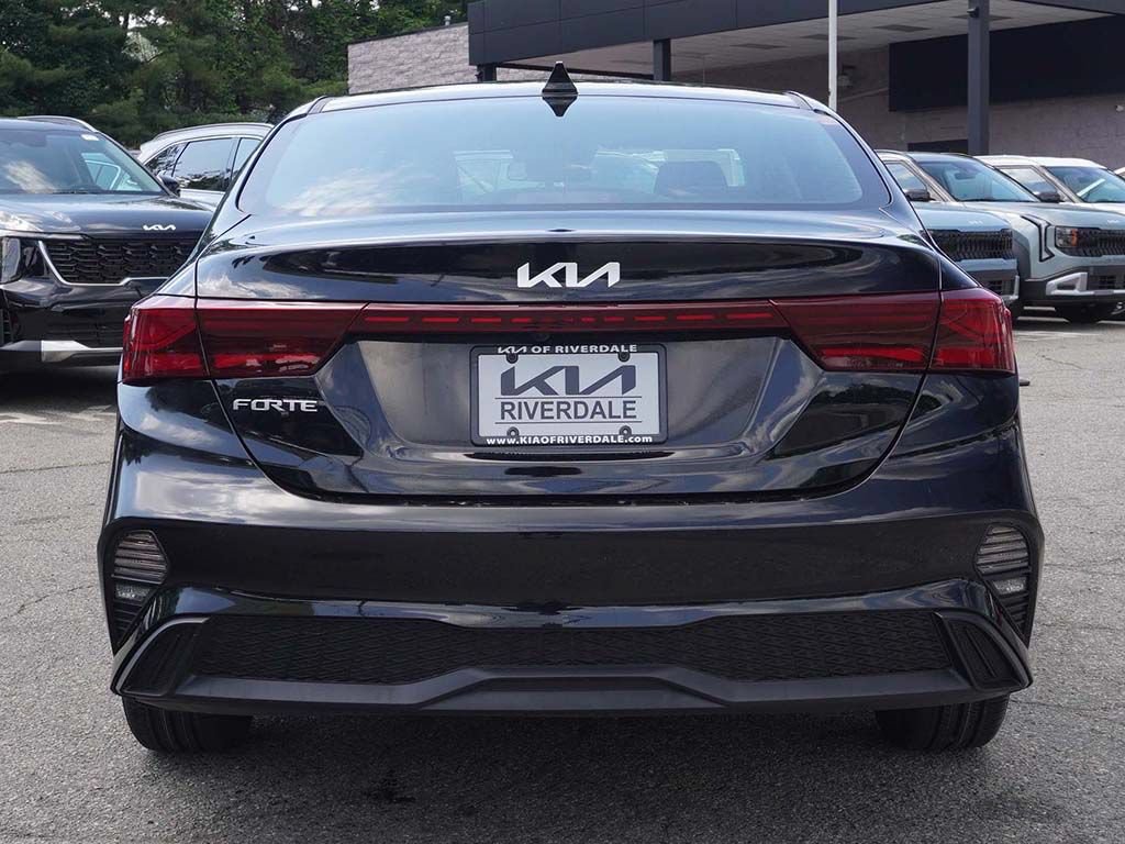 Used 2023 Kia Forte LXS FWD image 10