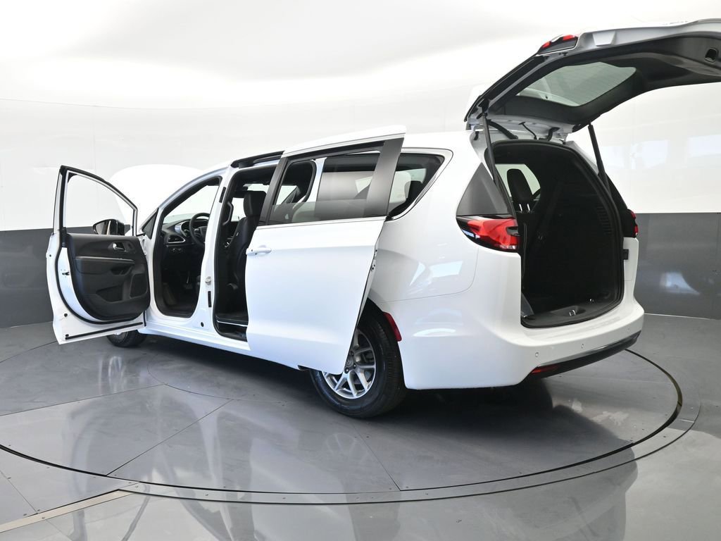 New 2026 Chrysler Pacifica Select FWD image 73