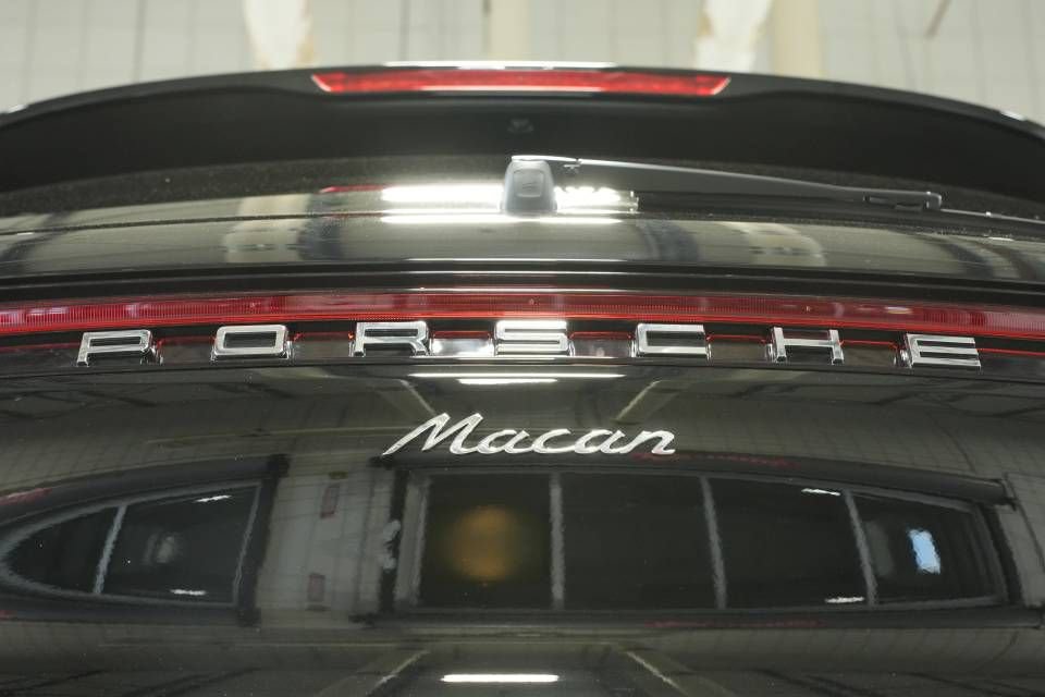 Certified 2026 Porsche Macan AWD/4WD image 38