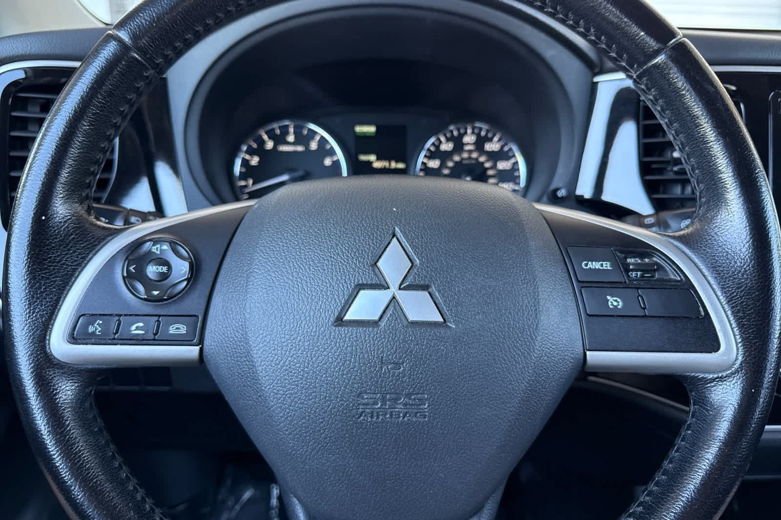 Used 2015 Mitsubishi Outlander SE AWD/4WD image 23